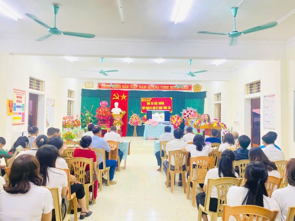 Không khí buổi chia tay và gặp mặt